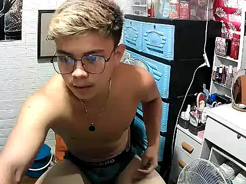 Pinoy slutcummer69 online show from 18, 12, 2025