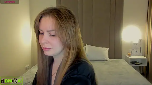 MikaBloom online show from 3, 12, 2025