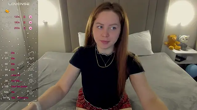 MikaBloom online show from 12, 4, 2026