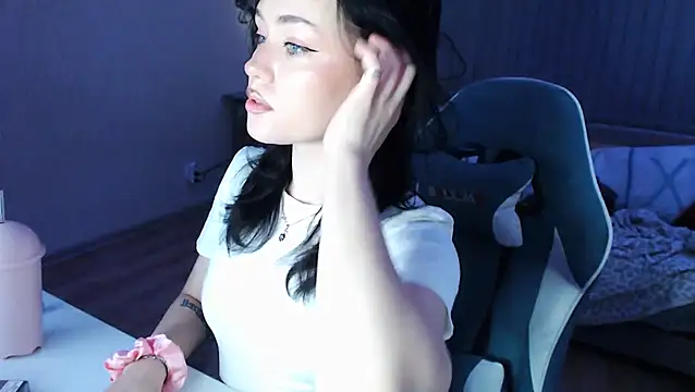 cutefrendlyuser online show from 13, 4, 2026