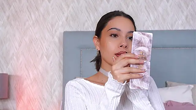 Sofy Bradd online show from 15, 10, 2025