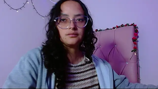 Snapshot of manumeow1 chatting on 13, 12, 2025 manumeow1 online show from 13, 12, 2025