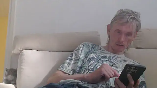 Snapshot of k74robert chatting on 1, 11, 2025 k74robert online show from 1, 11, 2025