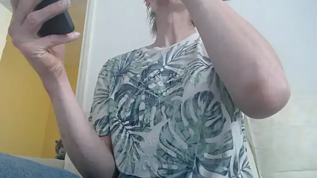 Snapshot of k74robert chatting on 6, 11, 2025 k74robert online show from 6, 11, 2025