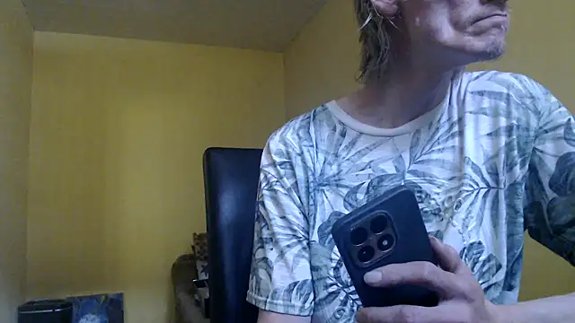 Snapshot of k74robert chatting on 8, 11, 2025 k74robert online show from 8, 11, 2025