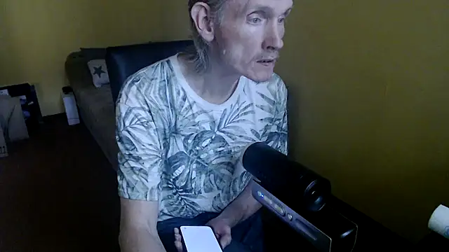 Snapshot of k74robert chatting on 9, 11, 2025 k74robert online show from 9, 11, 2025