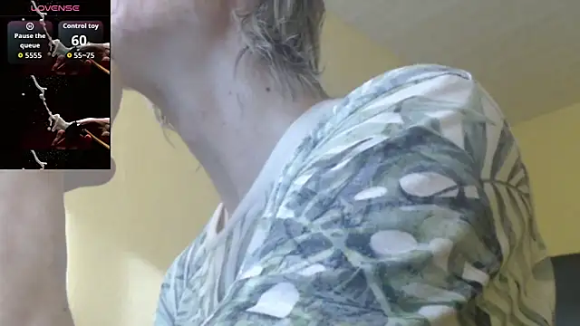 Snapshot of k74robert chatting on 16, 11, 2025 k74robert online show from 16, 11, 2025