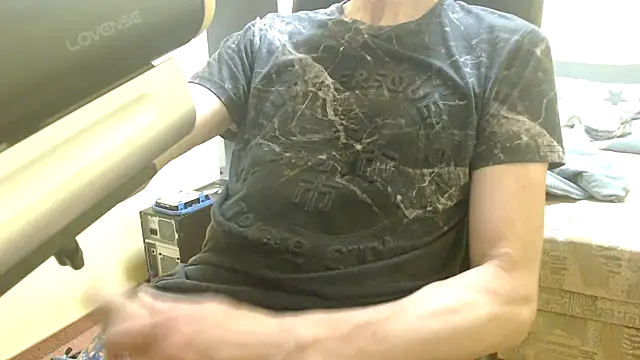 Snapshot of k74robert chatting on 19, 11, 2025 k74robert online show from 19, 11, 2025