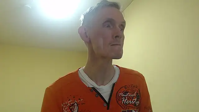 Snapshot of k74robert chatting on 5, 12, 2025 k74robert online show from 5, 12, 2025