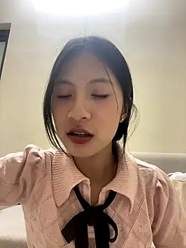 Snapshot of Lil-Gi chatting on 19, 9, 2025 Lil-Gi online show from 19, 9, 2025