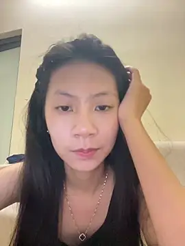 Snapshot of Lil-Gi chatting on 8, 10, 2025 Lil-Gi online show from 8, 10, 2025