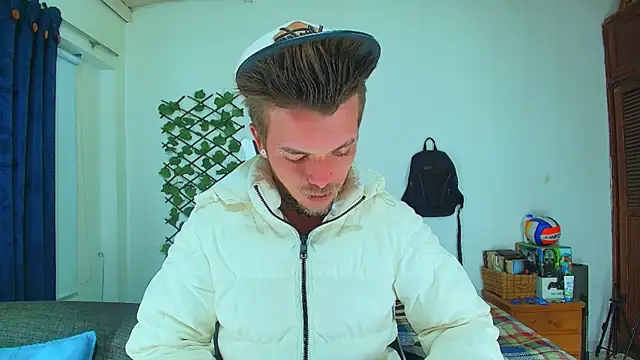 Snapshot of Gold_Loyal77 chatting on 9, 10, 2025 Gold Loyal77 online show from 9, 10, 2025