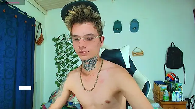 Snapshot of Gold_Loyal77 chatting on 28, 5, 2026 Gold Loyal77 online show from 28, 5, 2026