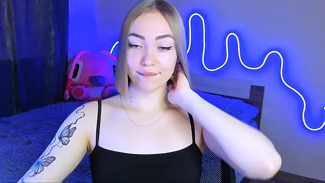 Snapshot of LaraKrein_lk chatting on 8, 10, 2025 LaraKrein lk online show from 8, 10, 2025