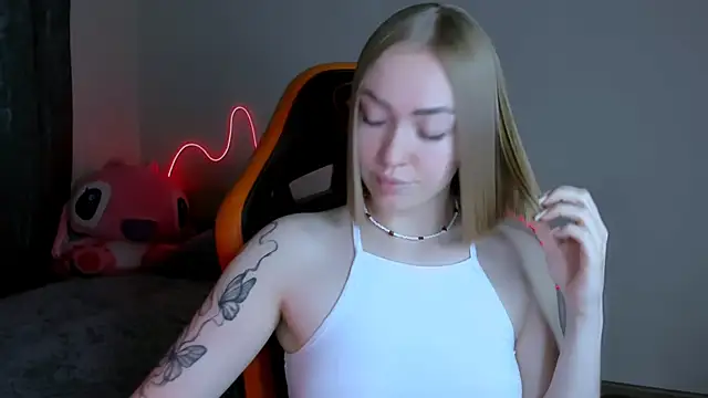 Snapshot of LaraKrein_lk chatting on 23, 10, 2025 LaraKrein lk online show from 23, 10, 2025