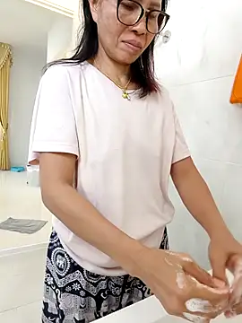 Mama Eva 1 online show from 23, 12, 2025