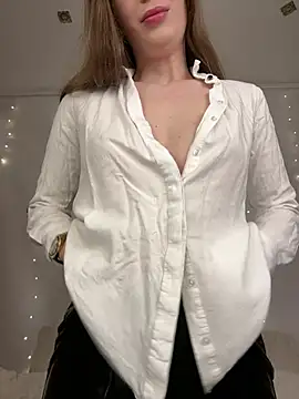 Snapshot of LINA_ALL_EYES_ON_YOU chatting on 15, 7, 2026 LINA ALL EYES ON YOU online show from 15, 7, 2026