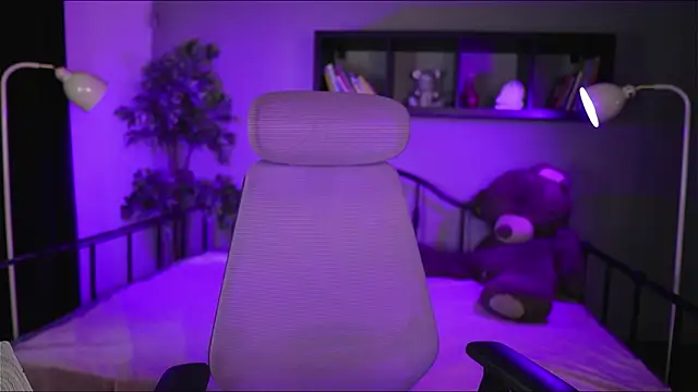 Emma and Issac online show from 7, 3, 2026