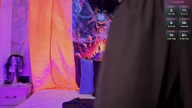 Snapshot of violett__golden chatting on 8, 10, 2025 violett golden online show from 8, 10, 2025