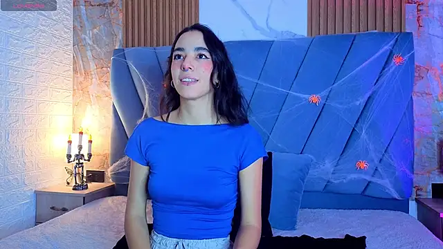 Snapshot of violett__golden chatting on 12, 10, 2025 violett golden online show from 12, 10, 2025