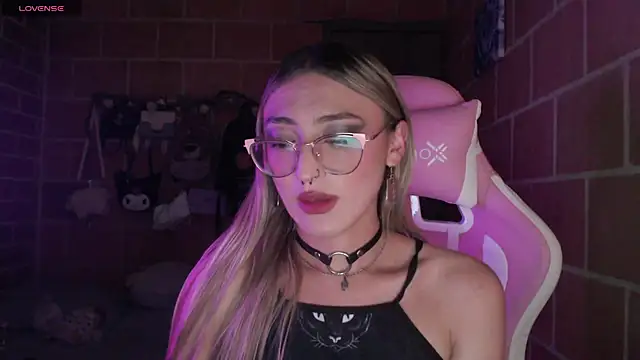 Snapshot of Andrea_camilaaa chatting on 11, 6, 2026 Andrea camilaaa online show from 11, 6, 2026