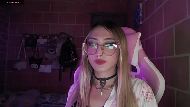 Snapshot of Andrea_camilaaa chatting on 10, 7, 2026 Andrea camilaaa online show from 10, 7, 2026