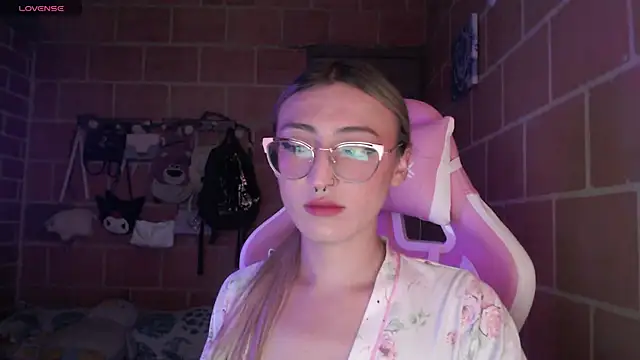 Snapshot of Andrea_camilaaa chatting on 10, 7, 2026 Andrea camilaaa online show from 10, 7, 2026