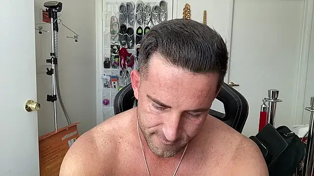 brettmycles28 online show from 4, 6, 2026
