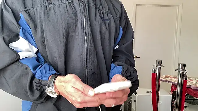 brettmycles28 online show from 15, 6, 2026
