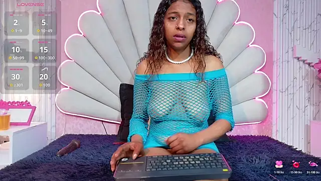 Snapshot of MisRoos chatting on 5, 12, 2025 MisRoos online show from 5, 12, 2025