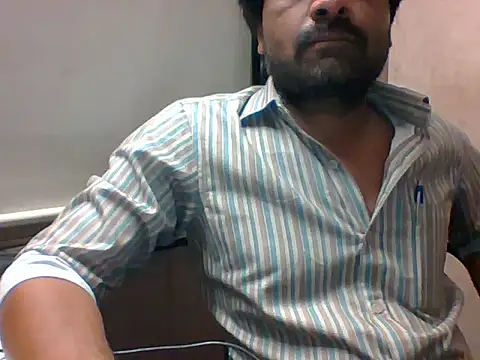 Snapshot of autophile-indian chatting on 4, 11, 2025 autophile-indian online show from 4, 11, 2025