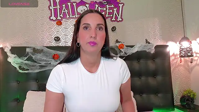 Snapshot of Sharonevanss_ chatting on 10, 10, 2025 Sharonevanss  online show from 10, 10, 2025