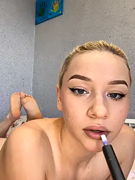 Snapshot of JennaOluretn chatting on 23, 10, 2025 JennaOluretn online show from 23, 10, 2025