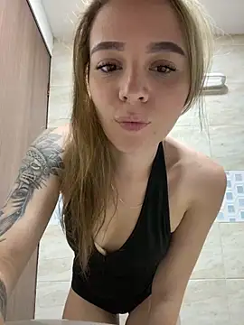 Snapshot of karla-thomsom10 chatting on 14, 9, 2025 karla-thomsom10 online show from 14, 9, 2025