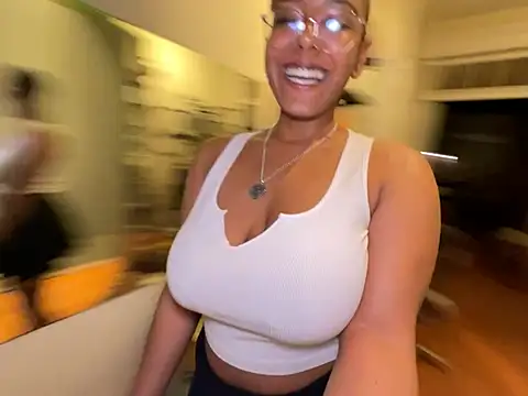 Snapshot of aliasyourfav chatting on 27, 3, 2026 aliasyourfav online show from 27, 3, 2026