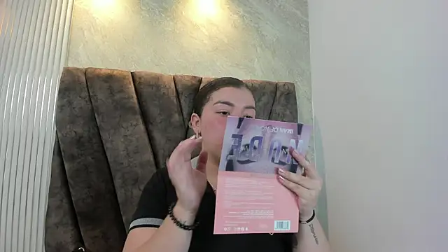 leilapons online show from 5, 11, 2025