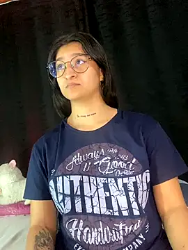 Snapshot of EVAH_LEE_ chatting on 23, 12, 2025 EVAH LEE online show from 23, 12, 2025