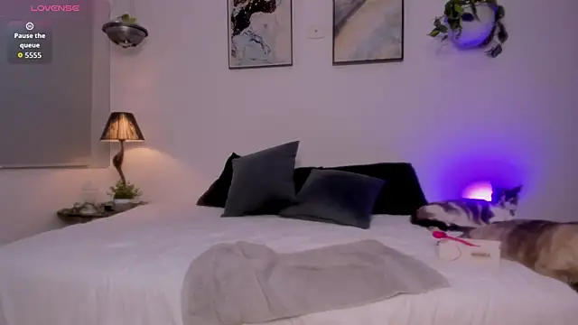 Snapshot of MiaCoopper chatting on 25, 10, 2025 MiaCoopper online show from 25, 10, 2025