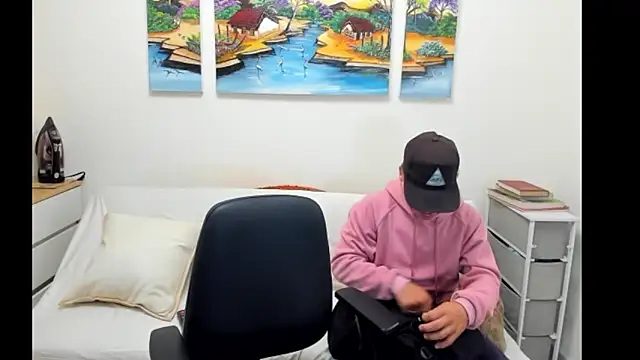 Snapshot of alex-golden chatting on 18, 9, 2025 alex-golden online show from 18, 9, 2025