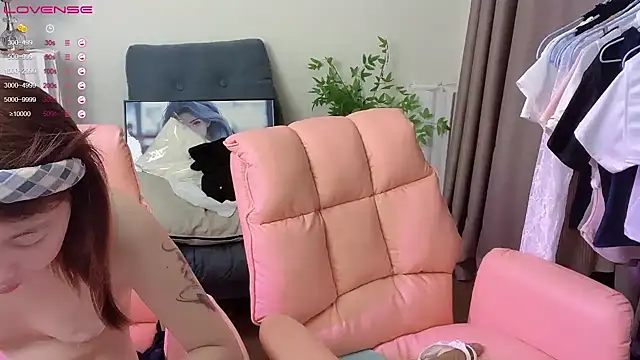 Snapshot of SR_897 chatting on 8, 10, 2025 SR 897 online show from 8, 10, 2025