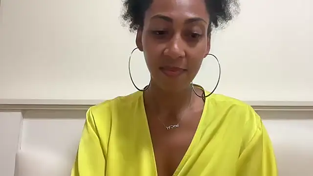 Snapshot of Vaylisse chatting on 12, 10, 2025 Vaylisse online show from 12, 10, 2025