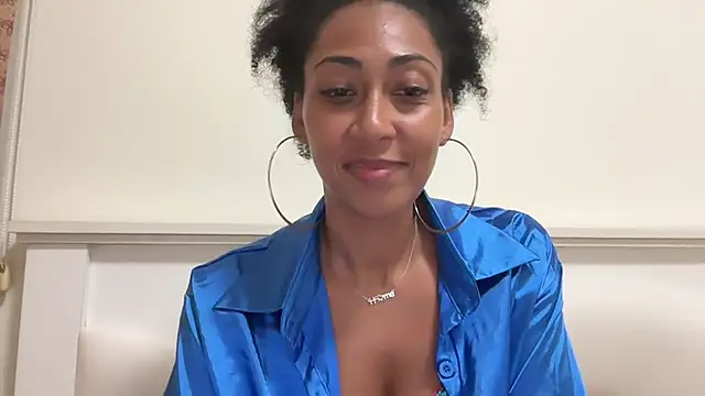 Snapshot of Vaylisse chatting on 28, 10, 2025 Vaylisse online show from 28, 10, 2025