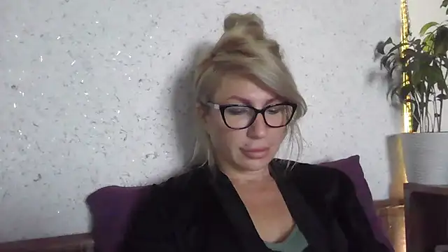 fox red lady7 online show from 26, 10, 2025