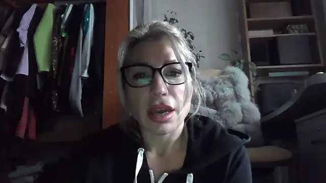 fox red lady7 online show from 17, 11, 2025