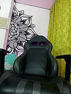 Snapshot of angela_bigdick chatting on 9, 10, 2025 angela bigdick online show from 9, 10, 2025