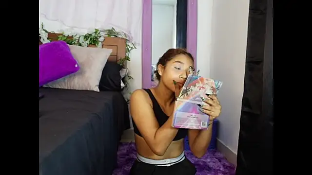 Snapshot of Natzury chatting on 6, 11, 2025 Natzury online show from 6, 11, 2025