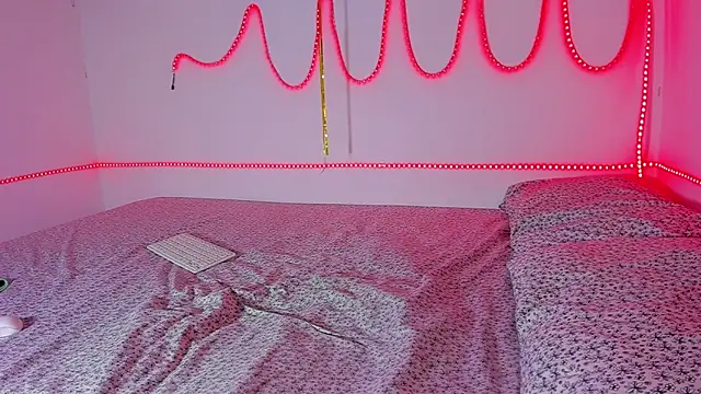 Snapshot of Dulce_TentacionLatina chatting on 6, 10, 2025 Dulce TentacionLatina online show from 6, 10, 2025