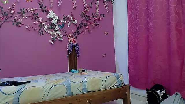 Snapshot of skinnybarbie022 chatting on 10, 9, 2025 skinnybarbie022 online show from 10, 9, 2025