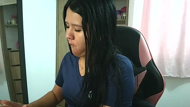 Oliviawatson1 online show from 3, 11, 2025