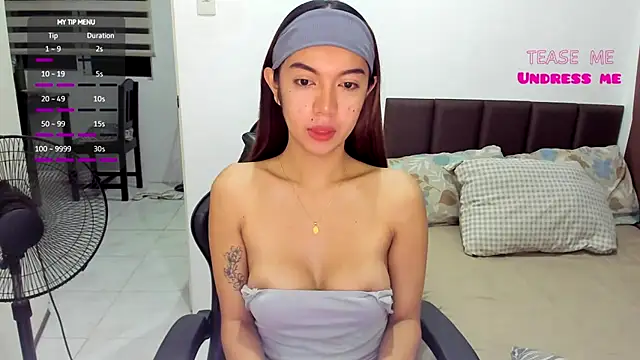 Snapshot of EmmaCoxxx24 chatting on 1, 11, 2025 EmmaCoxxx24 online show from 1, 11, 2025